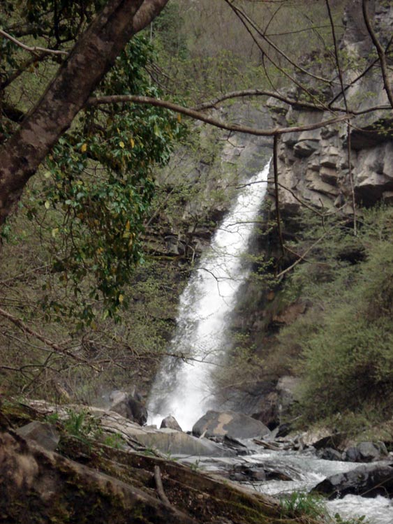 Cascata del fiume Lecca a Roncole.